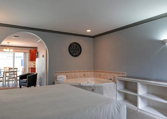 Tiki Shores Inn & Suites