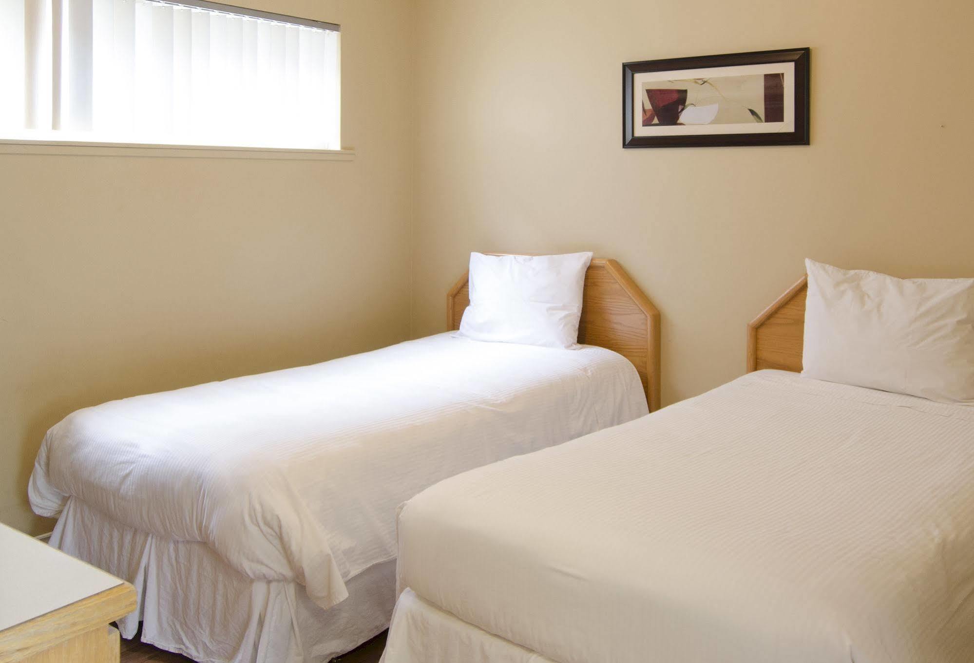 Tiki Shores & 2* Penticton